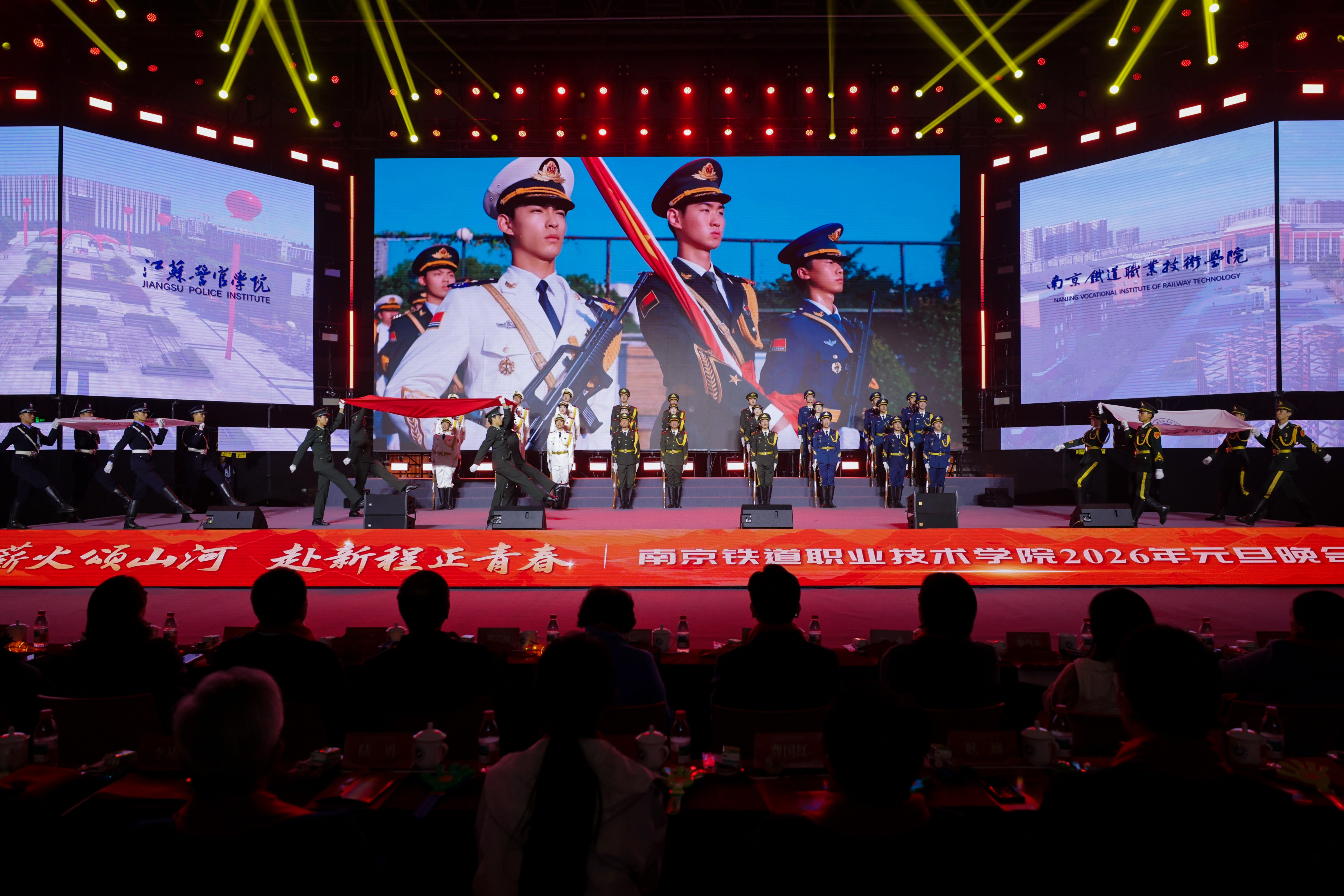 08-综合表演《当那一天来临》.jpg